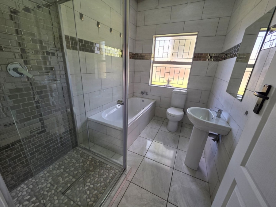 To Let 4 Bedroom Property for Rent in La Provance Free State